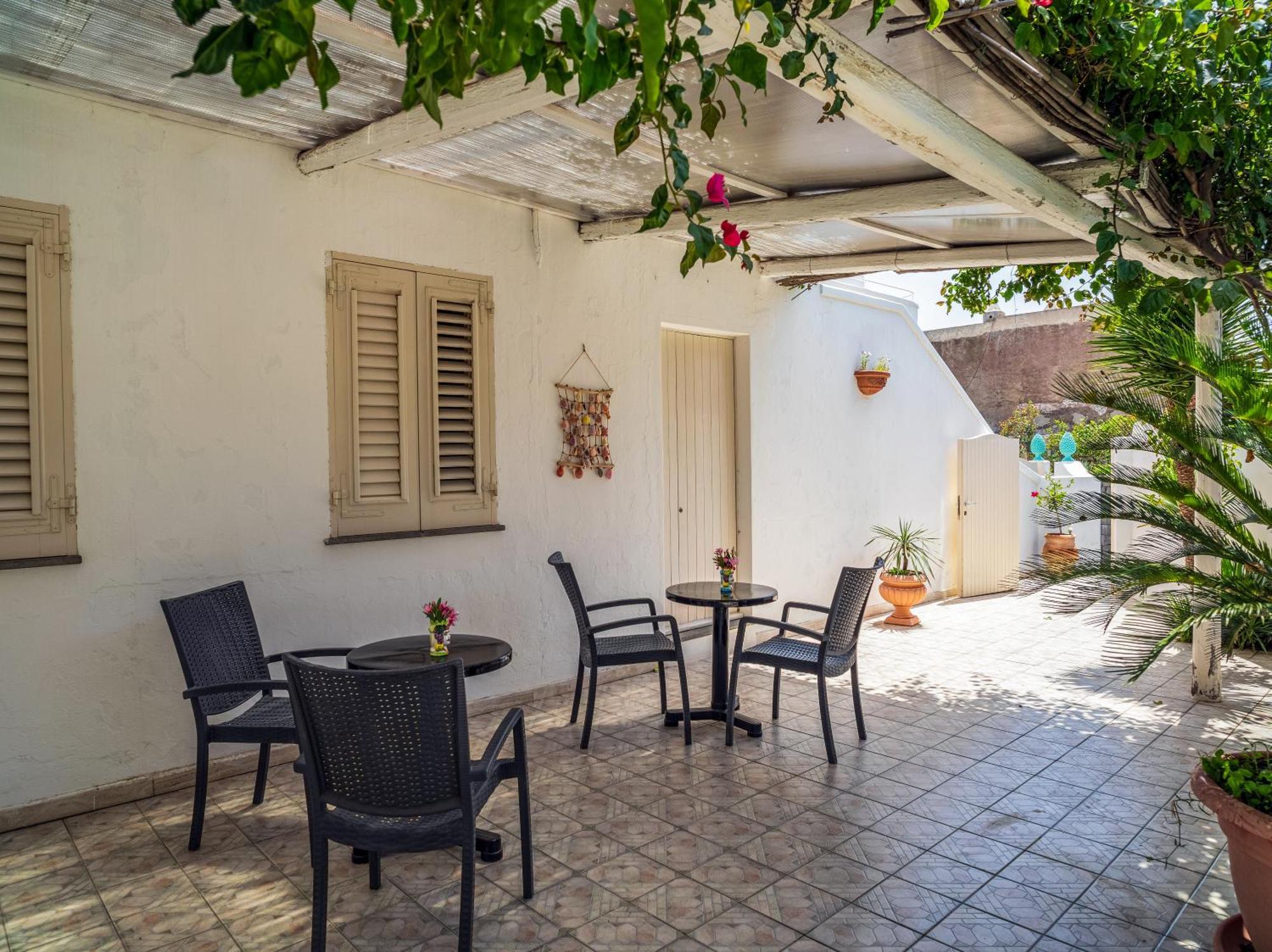 Stromboli Central Family Apartment - 3 Double Rooms Exterior photo